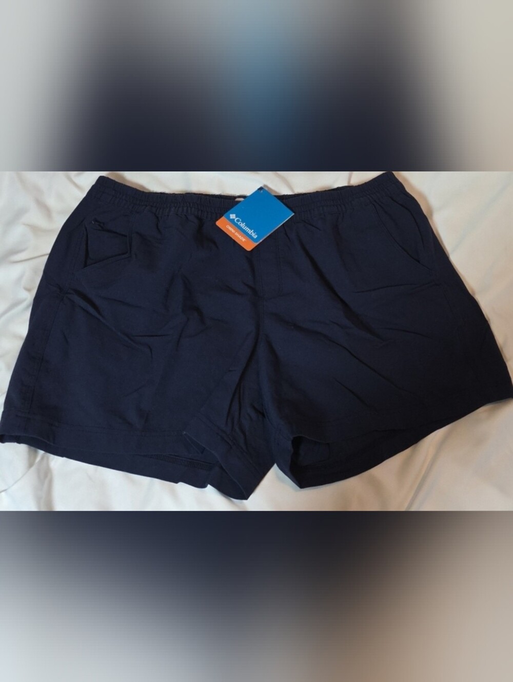 Columbia Men's Dark Blue Athletic Shorts with Zip Pocket Size Large NWT